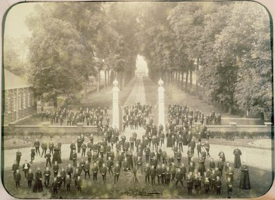 Schüler und Mitarbeiter der Institution Libre de Marcq en Baroeuil von French Photographer